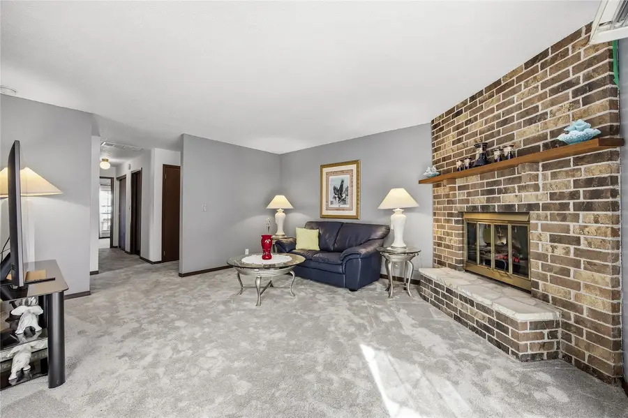 4127 Lexington Drive Ne #B, Cedar Rapids, IA 52402 - #2