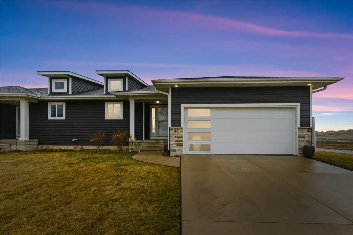 3001 Sherwood Drive, Marion, IA 52302 - #1