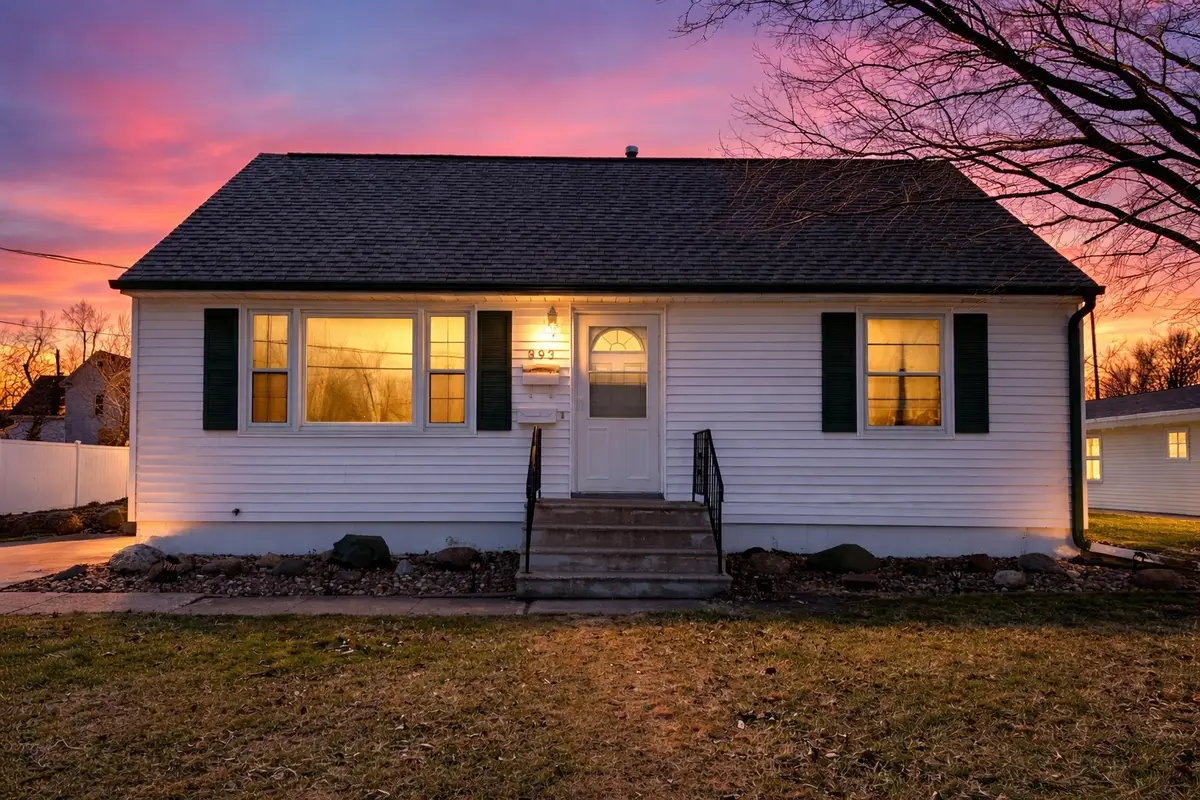 393 9th Ave, Marion, IA 52302 - #1