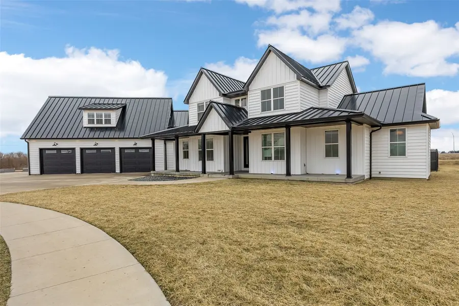 1114 Towne Centre Court, Urbana, IA 52345 - #3