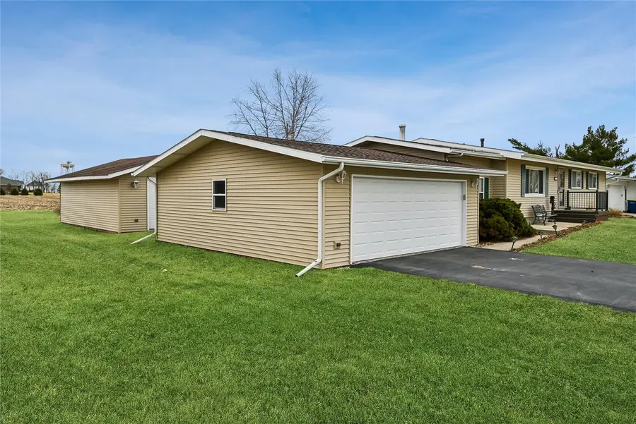 103 Walnut Street, Van Horne, IA 52346 - #3