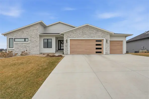 6720 Caldwell Lane Ne, Cedar Rapids, IA 52411