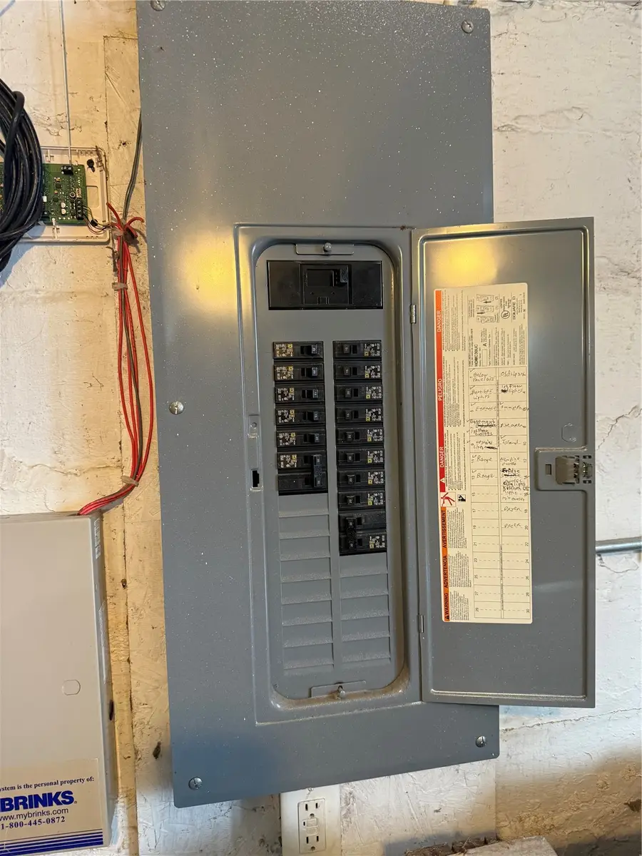 911 A Avenue Nw, Cedar Rapids, IA 52405 - #2