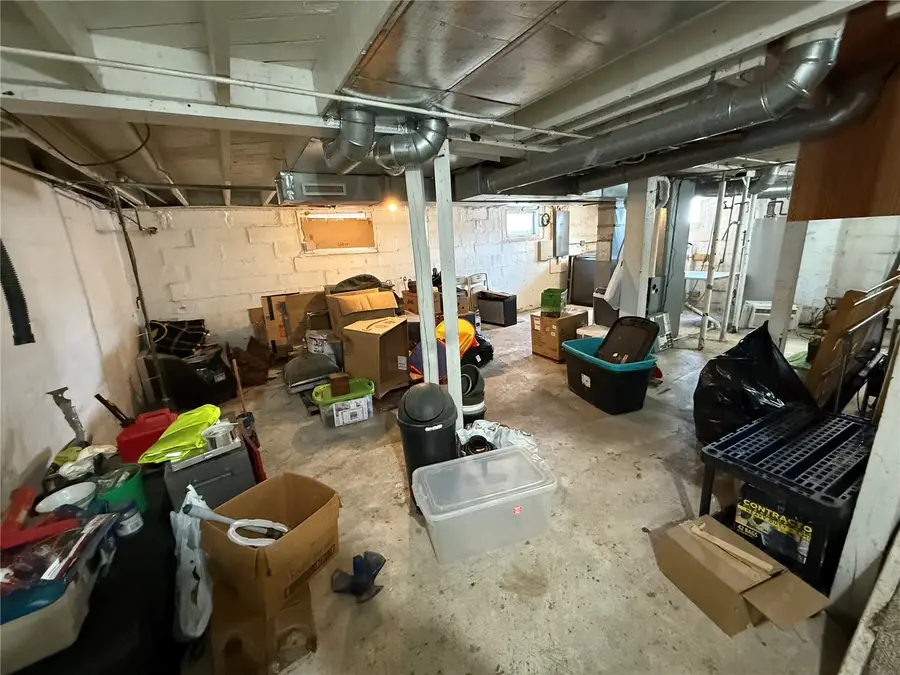 911 A Avenue Nw, Cedar Rapids, IA 52405 - #3