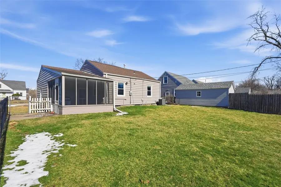 2411 G Ave Ne, Cedar Rapids, IA 52402 - #2