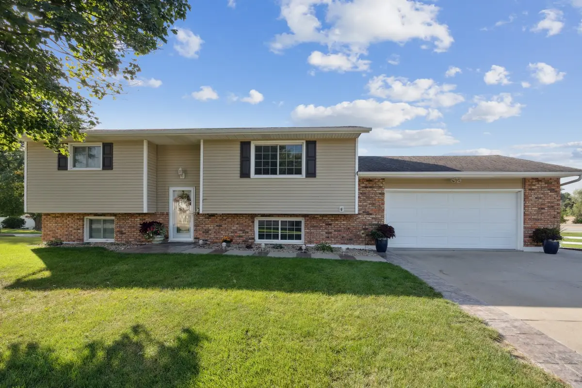 1002 W 17th Street, Vinton, IA 52349 - #1