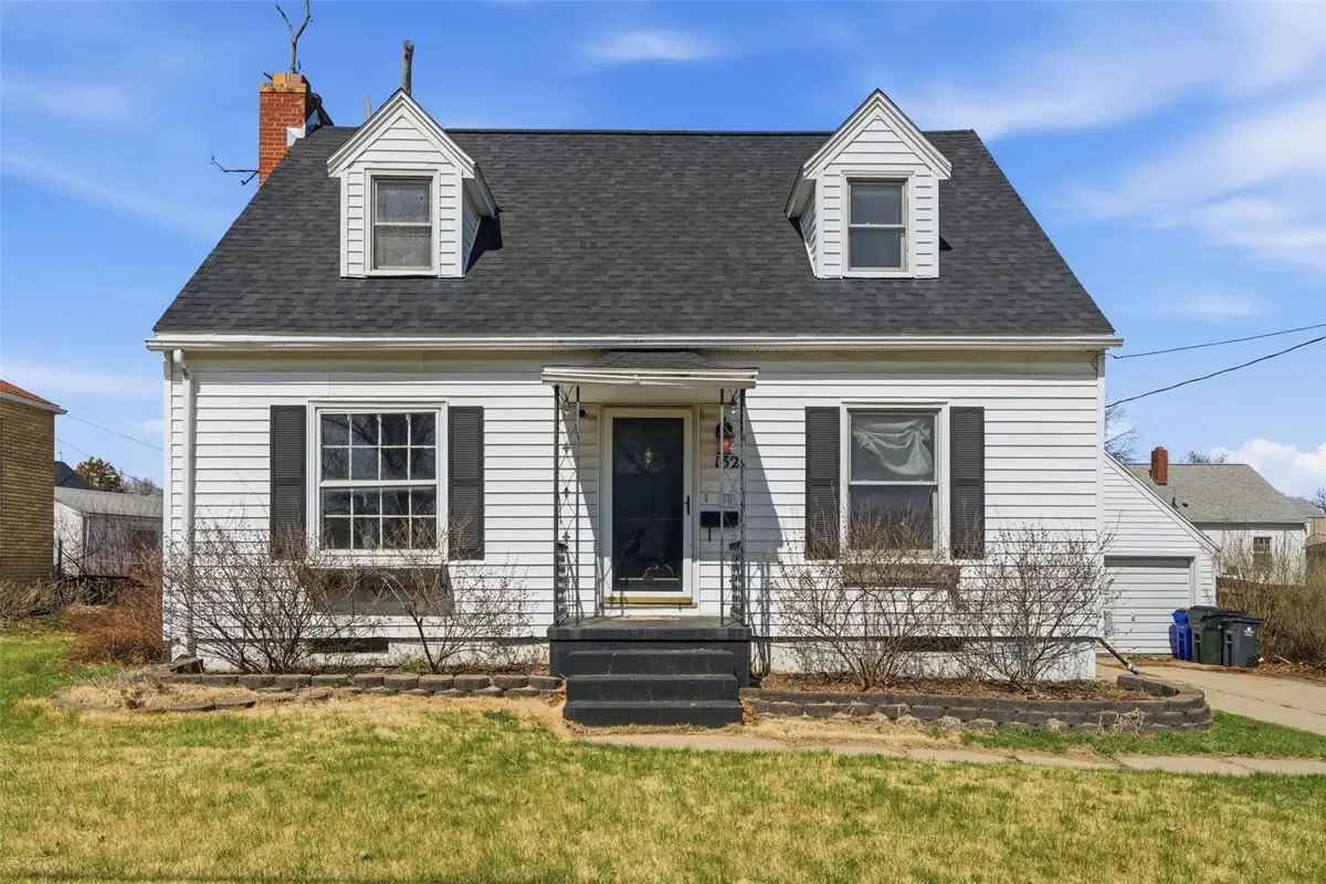 132 38th Street Ne, Cedar Rapids, IA 52402 - #1