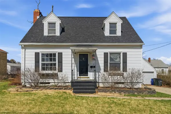 132 38th Street Ne, Cedar Rapids, IA 52402