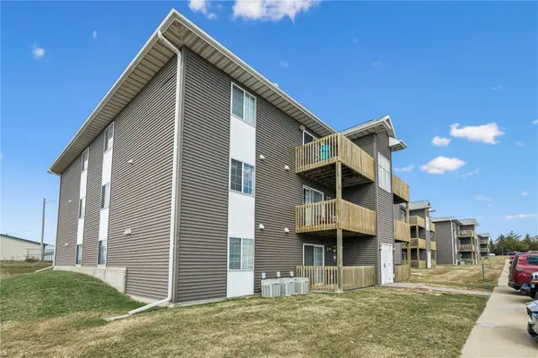 125 E Boyson Road #900, Hiawatha, IA 52233