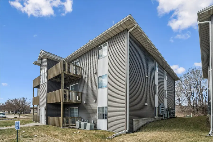 125 E Boyson Road #900, Hiawatha, IA 52233 - #2