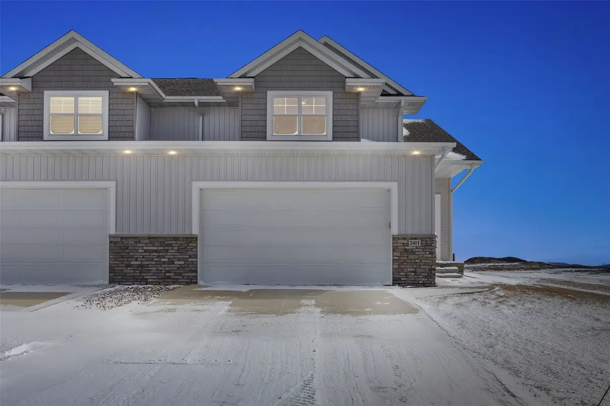 2411 Bluegrass St, Marion, IA 52302 - #1