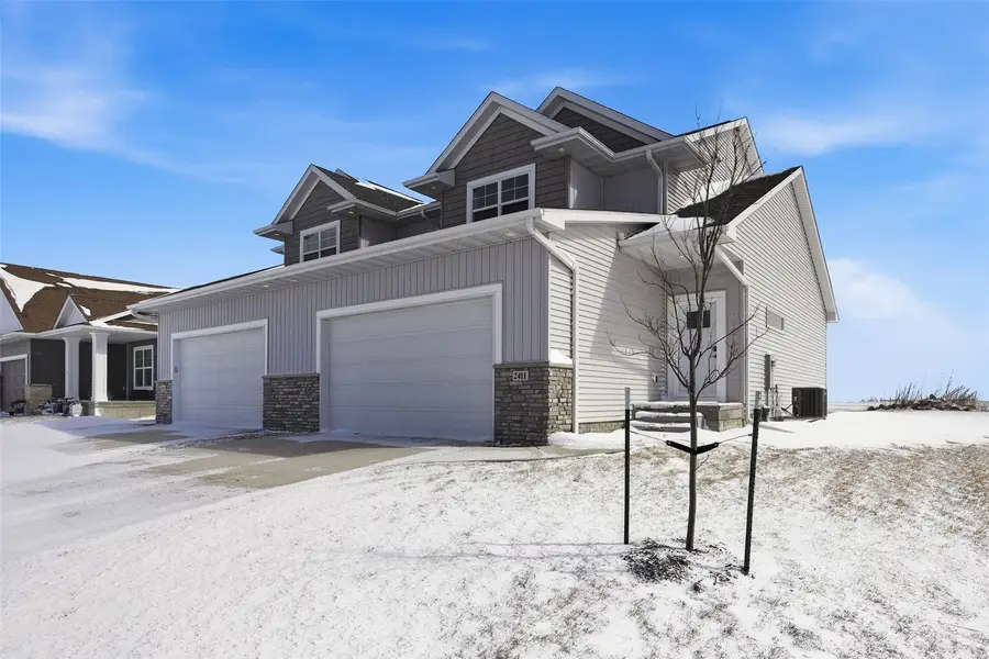 2411 Bluegrass St, Marion, IA 52302 - #2