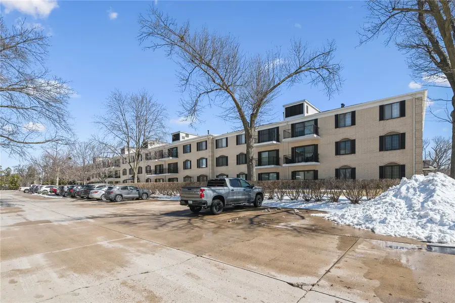 150 Thompson Dr #306, Cedar Rapids, IA 52403 - #2