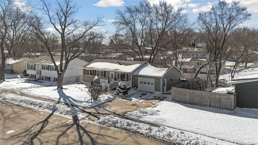 309 Northbrook Drive, Davenport, IA 52806 - #2