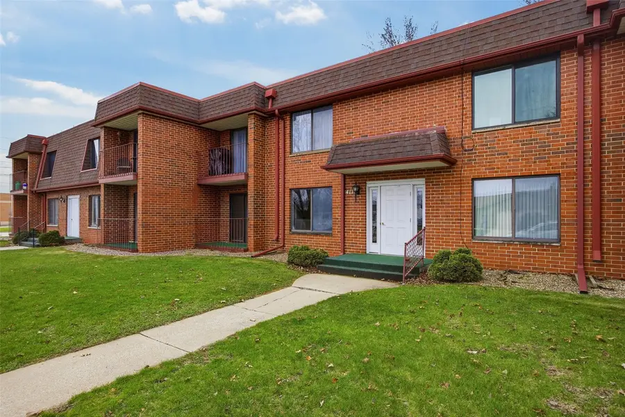 411 Crimson Drive Ne #19, Cedar Rapids, IA 52402 - #2