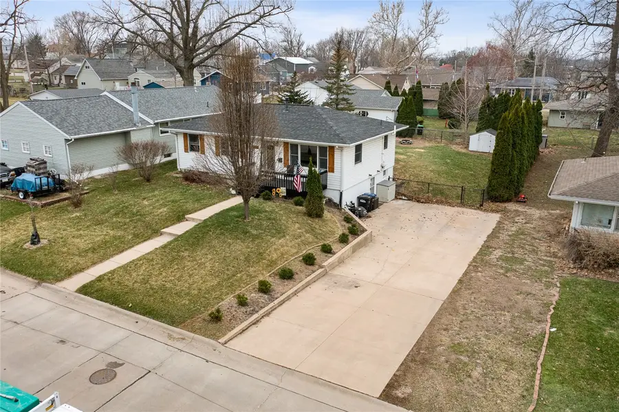 1436 9th St, Marion, IA 52302 - #2