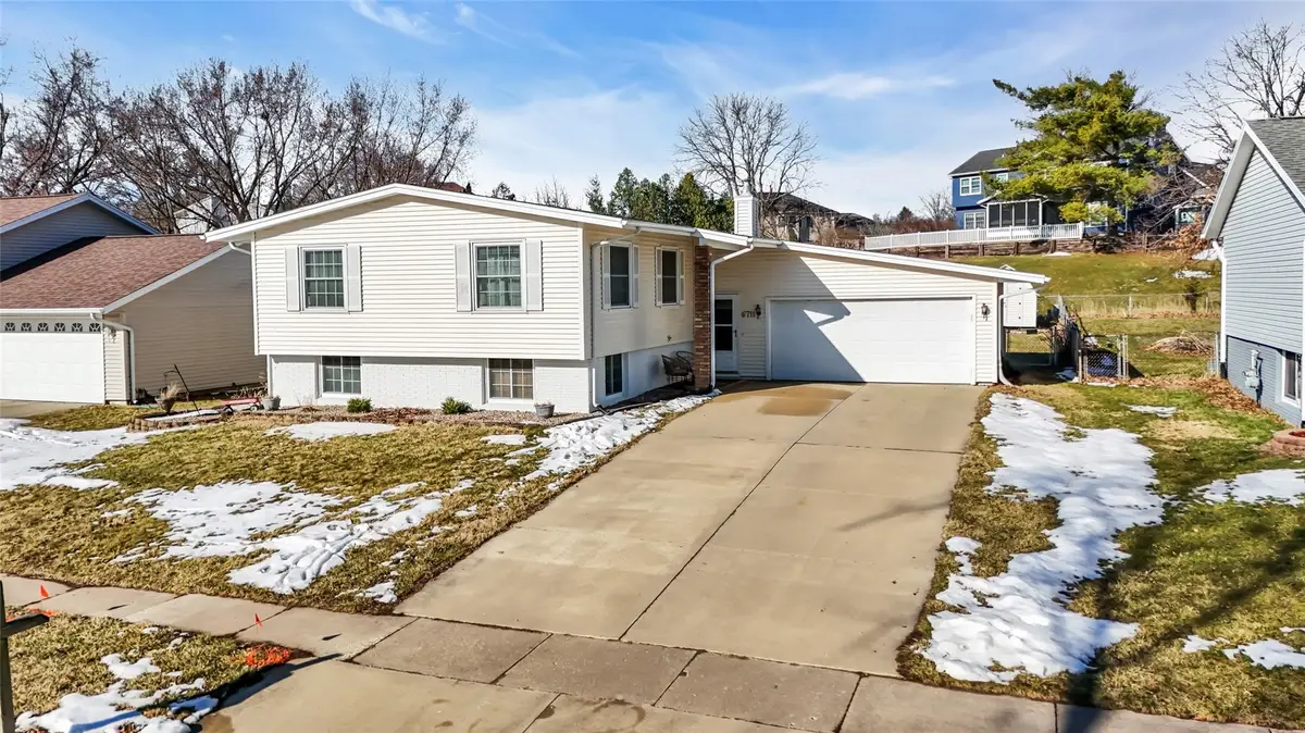 6711 Brentwood Drive Ne, Cedar Rapids, IA 52402 - #1