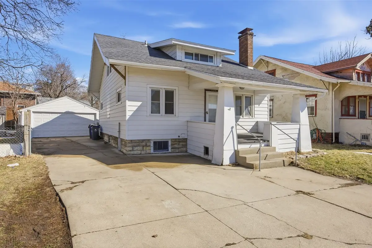 2423 1st Avenue Se, Cedar Rapids, IA 52402 - #1