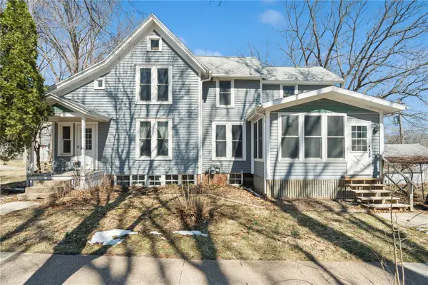 419 3rd St Nw, Mt Vernon, IA 52314