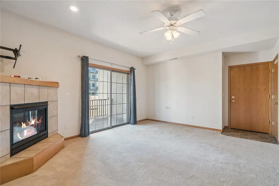 3036 Center Point Rd #203, Cedar Rapids, IA 52402 - #2