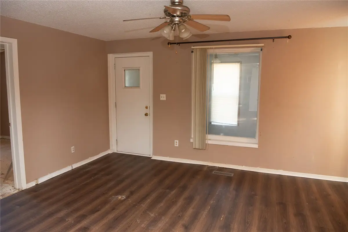 332 Newell Street, Waterloo, IA 50703 - #1