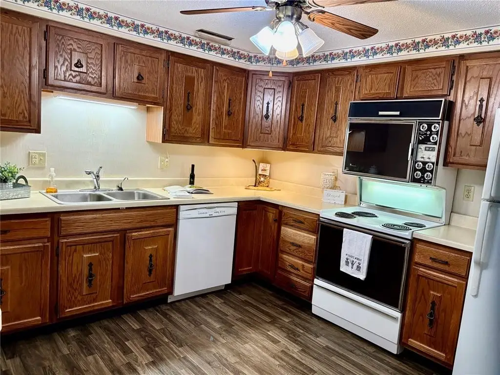 190 Cottage Grove Avenue Se #108, Cedar Rapids, IA 52403 - #1