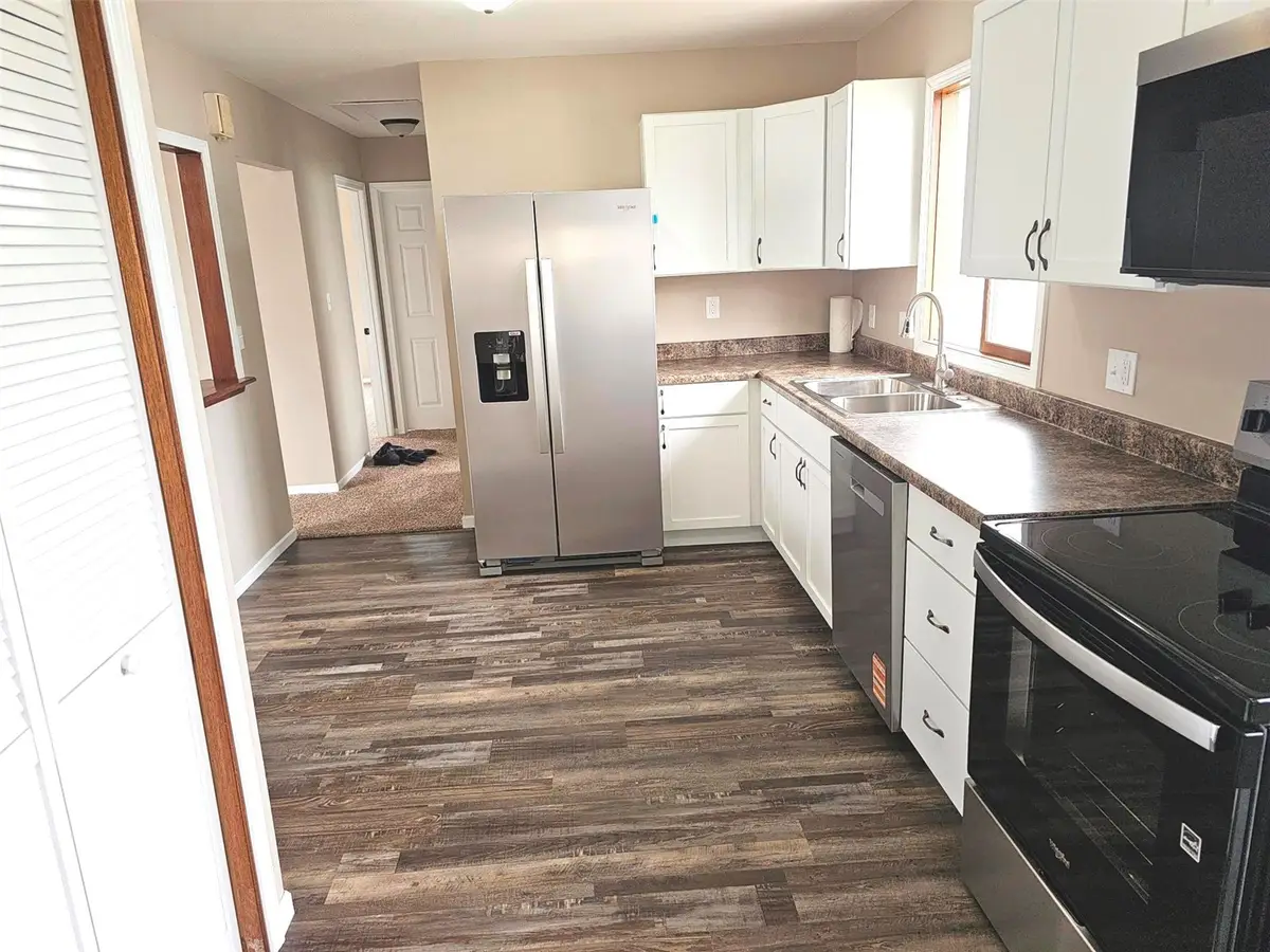 501 11th Street E, Vinton, IA 52349 - #1