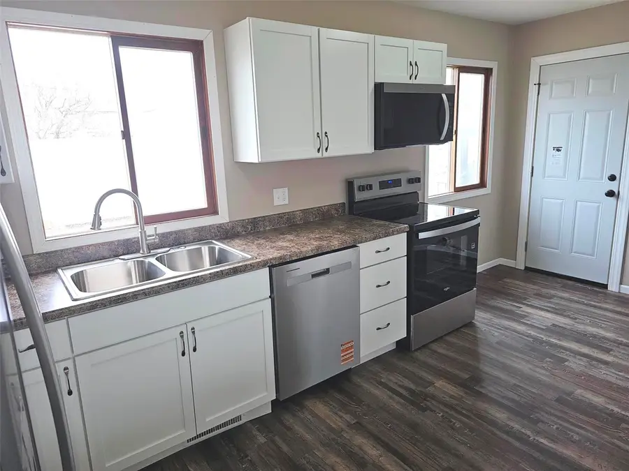 501 11th Street E, Vinton, IA 52349 - #2