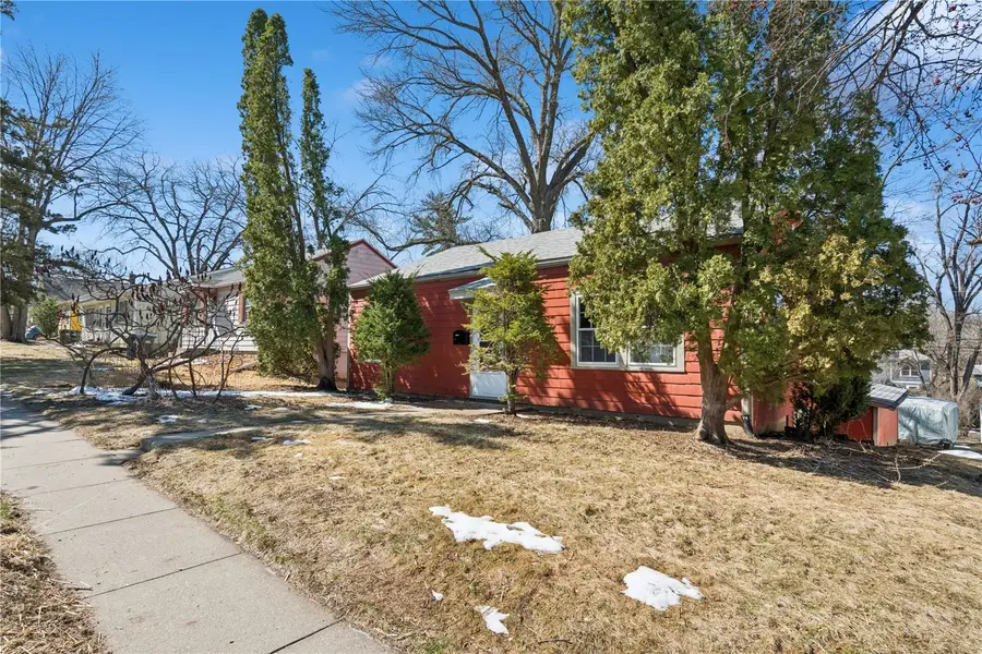 717 S 7th Avenue, Iowa City, IA 52240 - #2