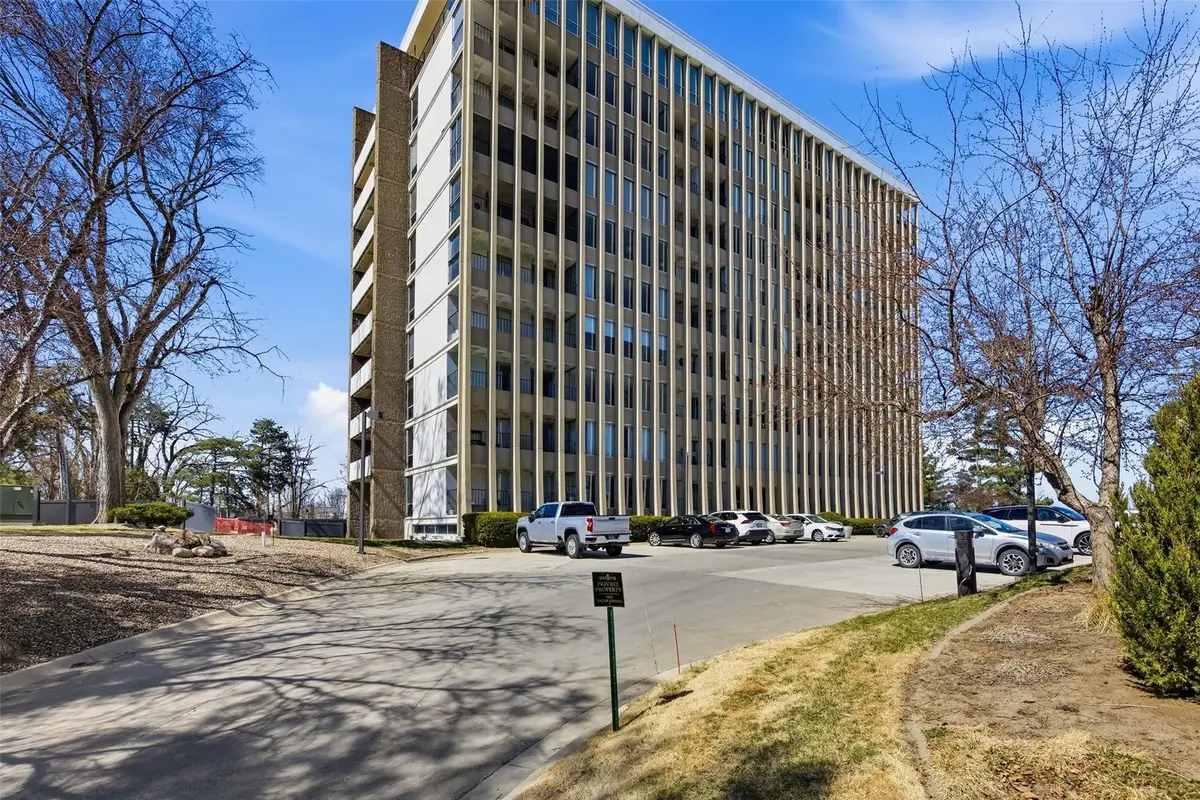 2222 1st Avenue Ne #301, Cedar Rapids, IA 52402 - #1