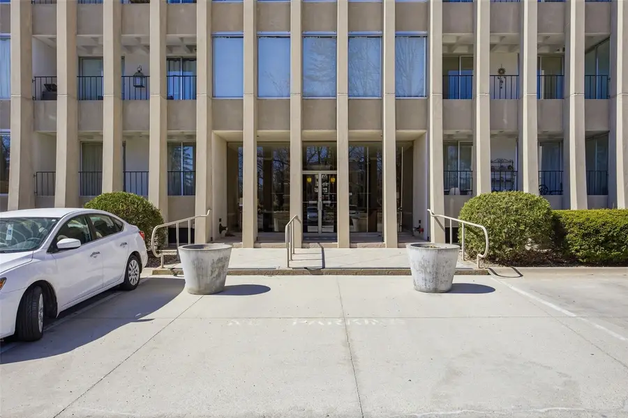 2222 1st Avenue Ne #301, Cedar Rapids, IA 52402 - #2