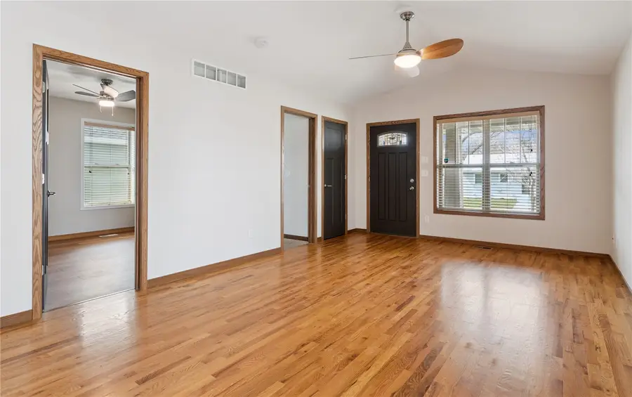 1009 10th Street Nw, Cedar Rapids, IA 52405 - #3