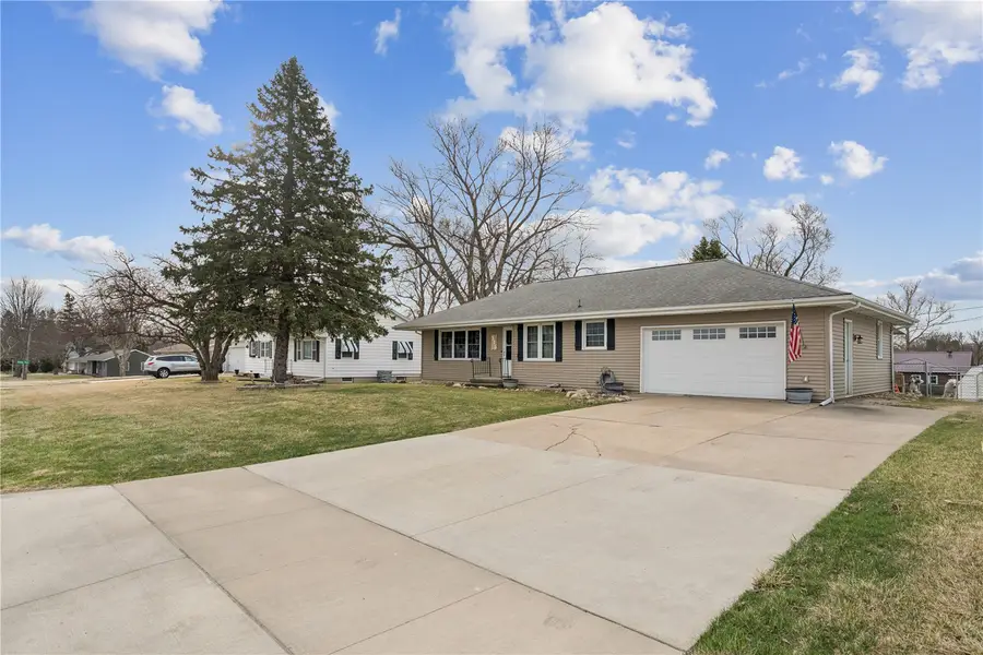 325 Division Street Nw, Swisher, IA 52338 - #3