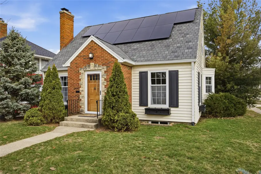 2432 4th Avenue Se, Cedar Rapids, IA 52403 - #2