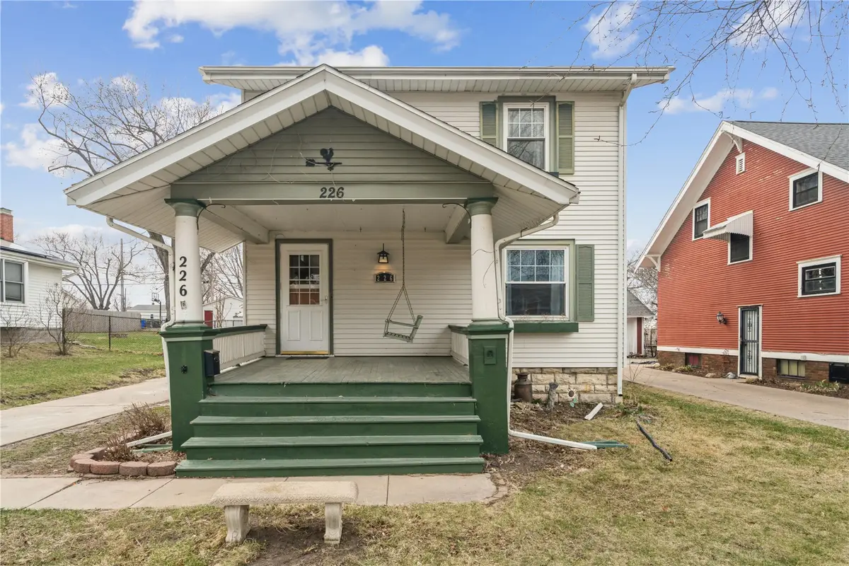 226 Johnson Ave, Cedar Rapids, IA 52405 - #1