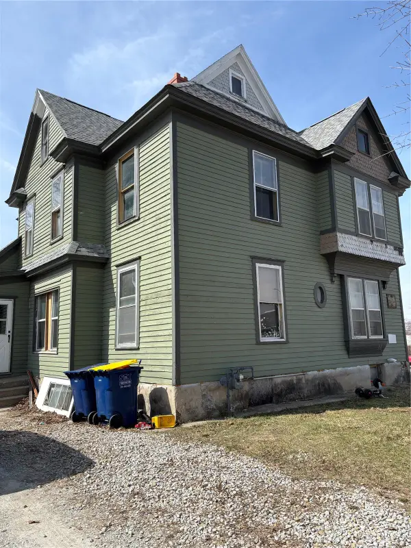 212 East 9th St, Vinton, IA 52349