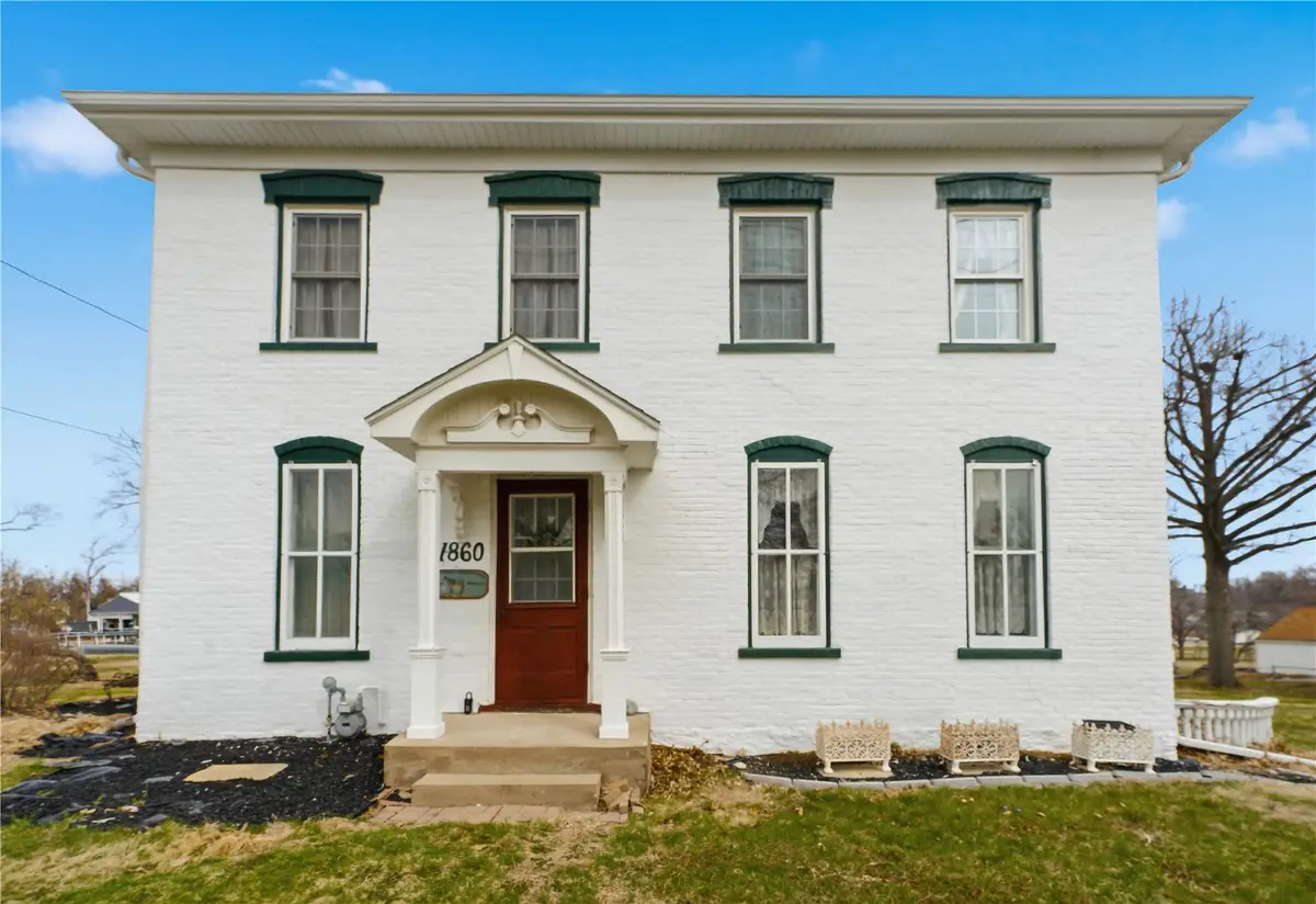 1860 E Avenue Nw, Cedar Rapids, IA 52405 - #1