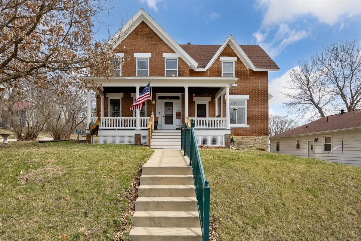 207 N Davis Street, Anamosa, IA 52205 - #1