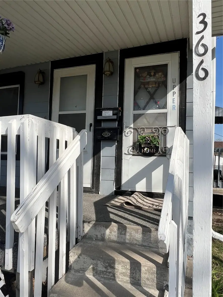 366 7th Avenue Sw, Cedar Rapids, IA 52404 - #2