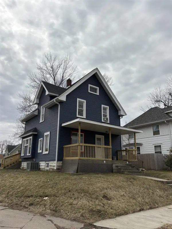 353 7th Avenue Sw, Cedar Rapids, IA 52404