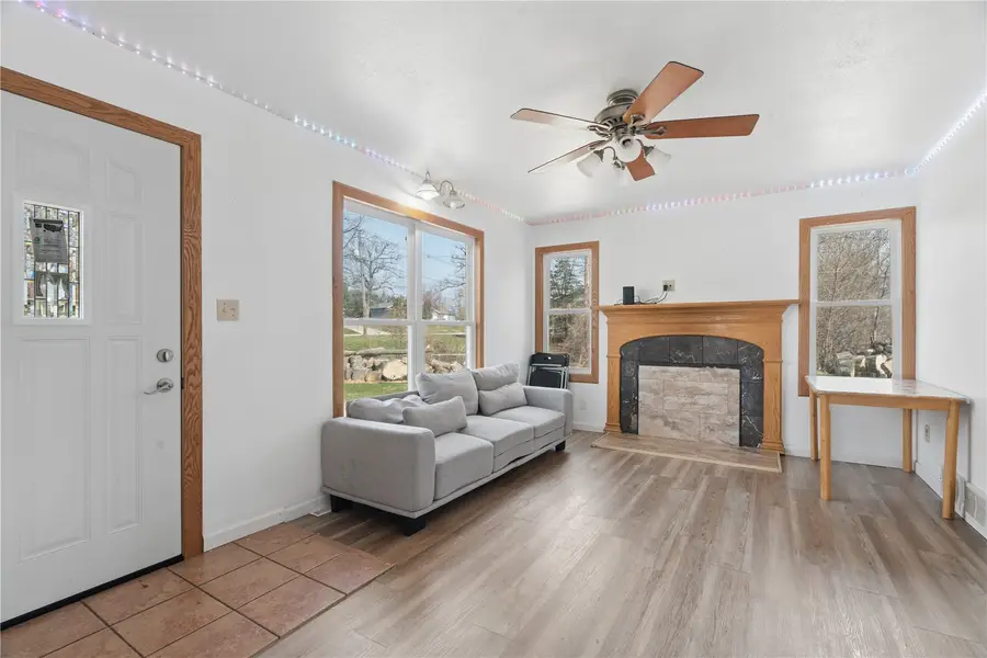 129 Northwood Drive, Hiawatha, IA 52233 - #2