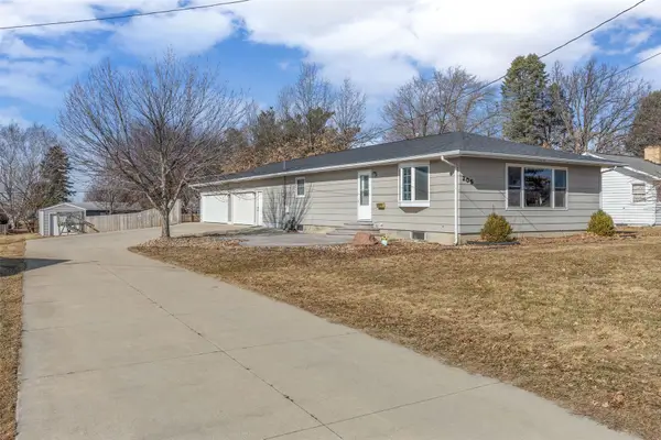 205 N 9th Avenue, Vinton, IA 52349