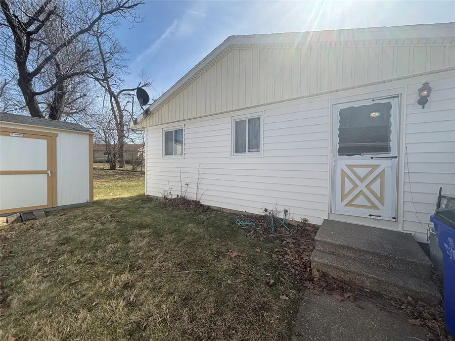 4505 Hiawatha Avenue Ne, Cedar Rapids, IA 52402 - #3