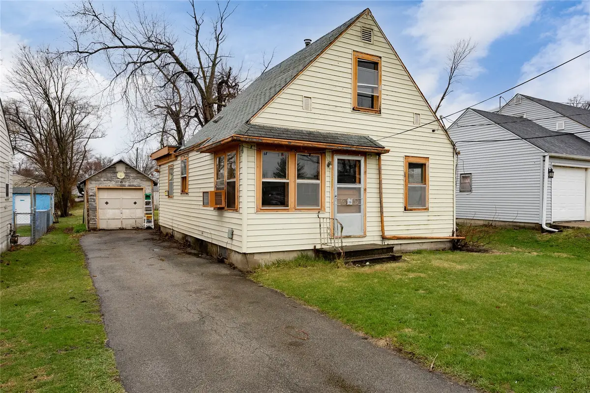 1205 33rd Street Ne, Cedar Rapids, IA 52402 - #1