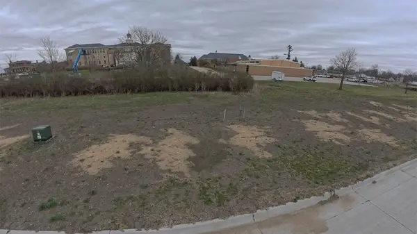 1006 J Avenue, Vinton, IA 52349