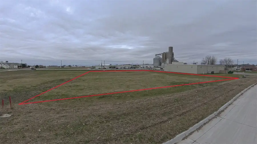 910 S K Avenue, Vinton, IA 52349 - #2