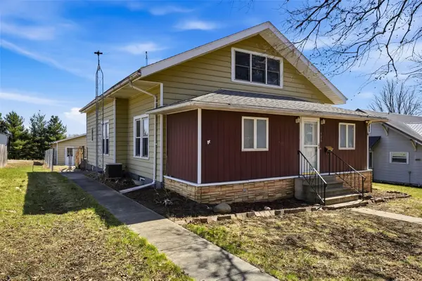 406 4th St, Deep River, IA 52222