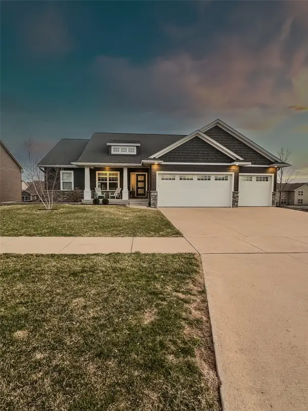 827 Shelby Drive, Tiffin, IA 52340