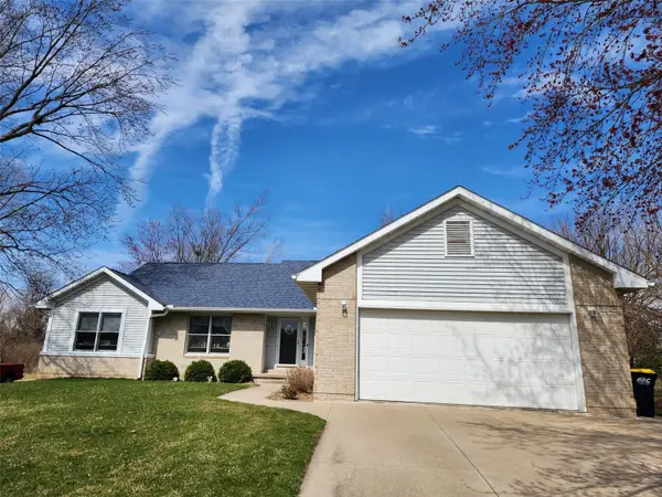 2060 Litchfield Drive, Hiawatha, IA 52233