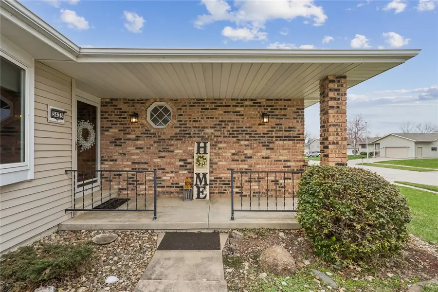 3435 25th Avenue, Marion, IA 52302 - #3